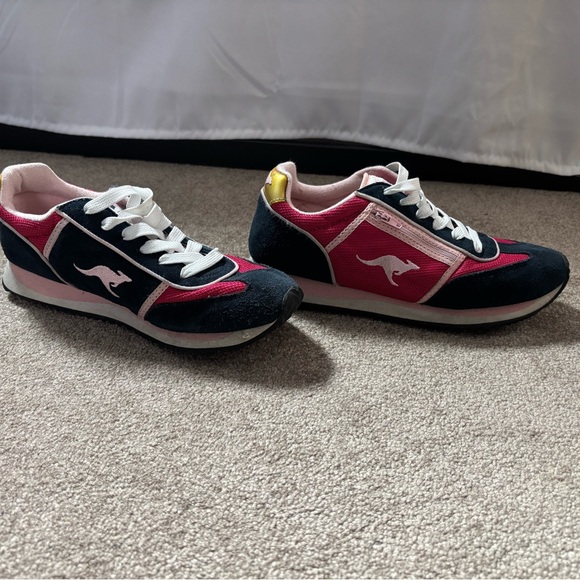 kangaROOS Pink and Navy Sneakers with White Accents - Picture 2 of 4